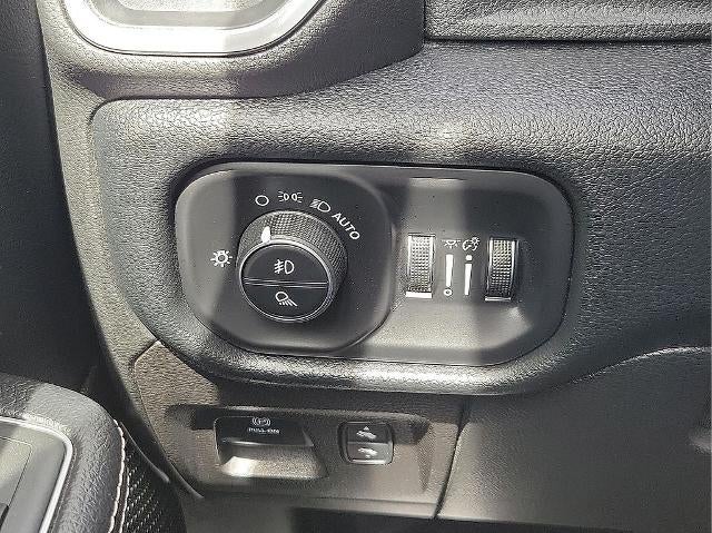 2021 RAM 1500 Laramie 4x4 Crew Cab 5'7" Box