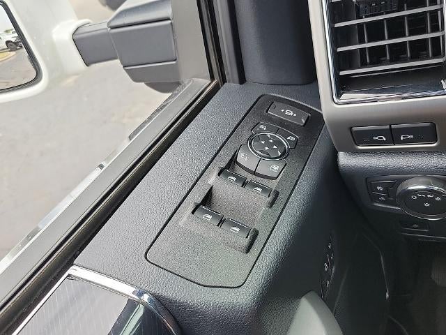 2022 Ford Super Duty F-450 DRW Platinum 4WD Crew Cab 8' Box