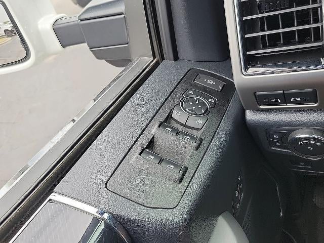 2022 Ford Super Duty F-450 DRW Platinum 4WD Crew Cab 8' Box