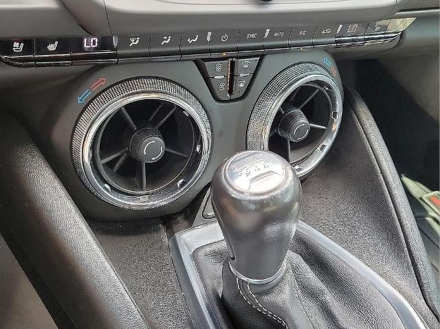 2017 Chevrolet Camaro 2dr Coupe 2LT