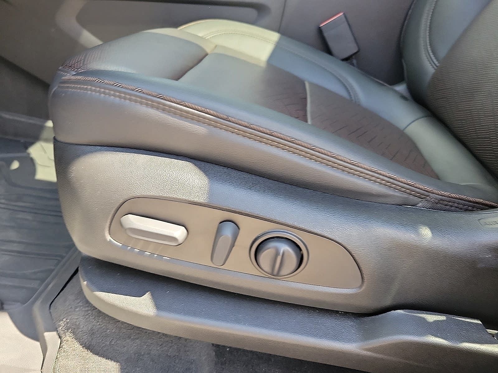 2023 Chevrolet Traverse FWD 2LZ
