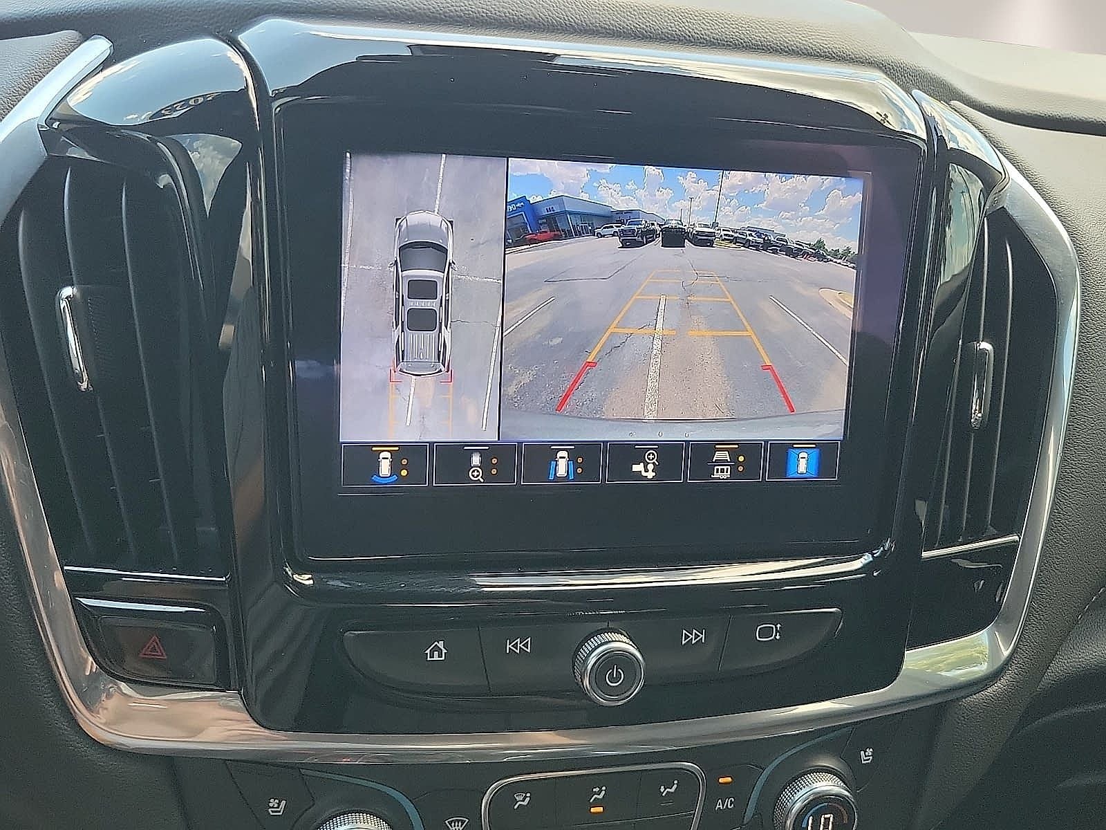 2023 Chevrolet Traverse FWD 2LZ