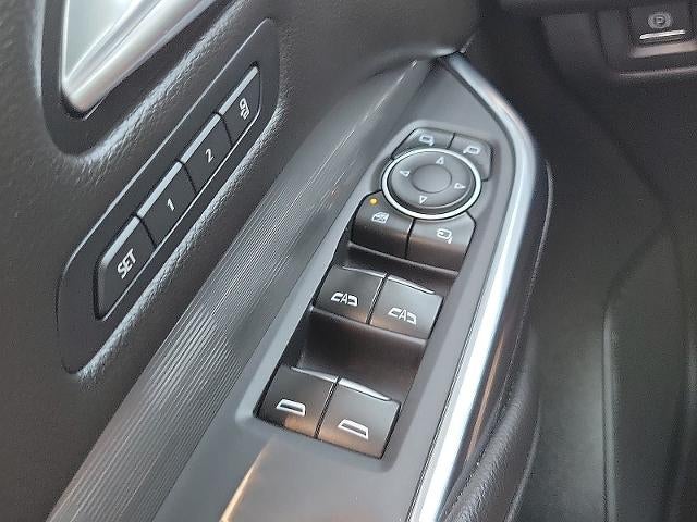 2025 Cadillac XT4 FWD 4dr Premium Luxury