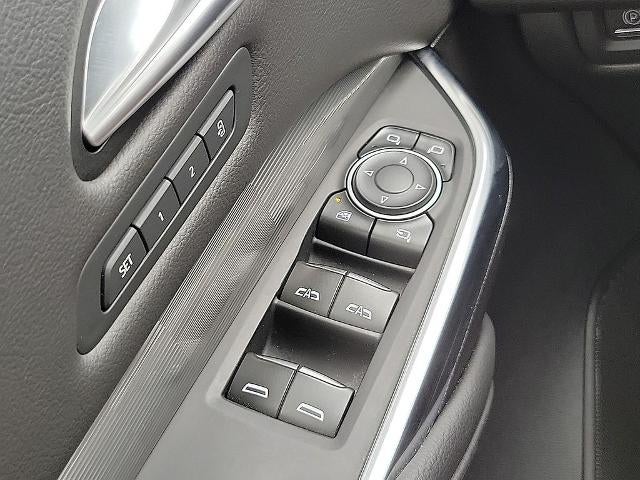 2025 Cadillac XT4 FWD 4dr Premium Luxury