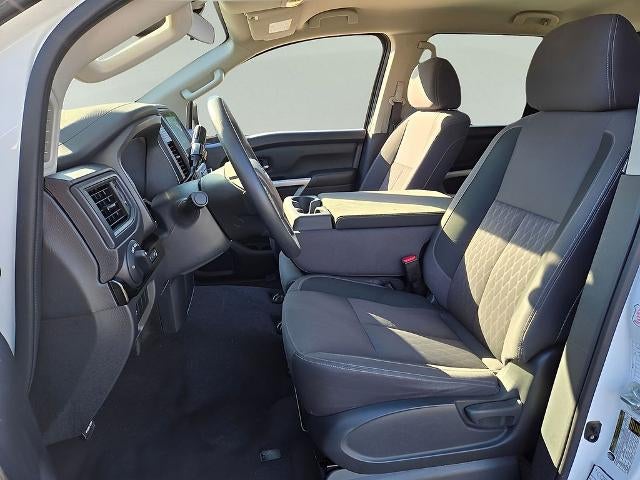 2023 Nissan Titan 4x4 Crew Cab SV