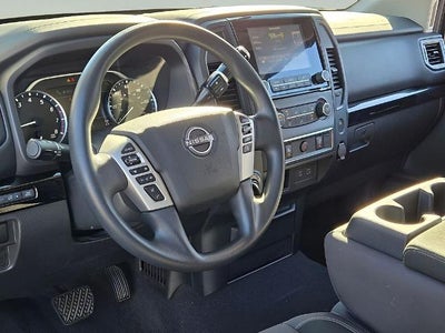 2023 Nissan Titan 4x4 Crew Cab SV