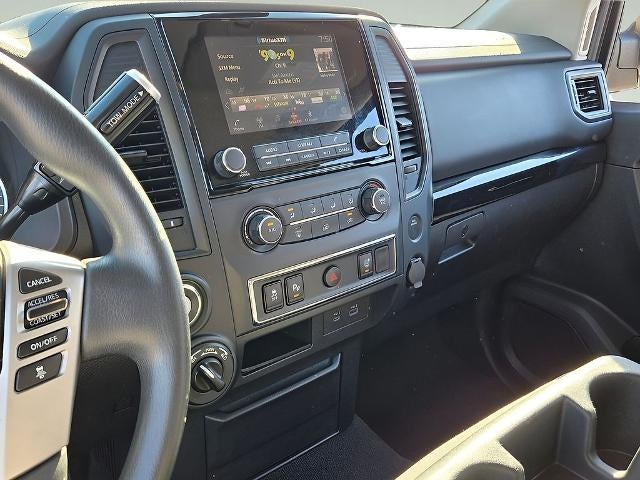 2023 Nissan Titan 4x4 Crew Cab SV