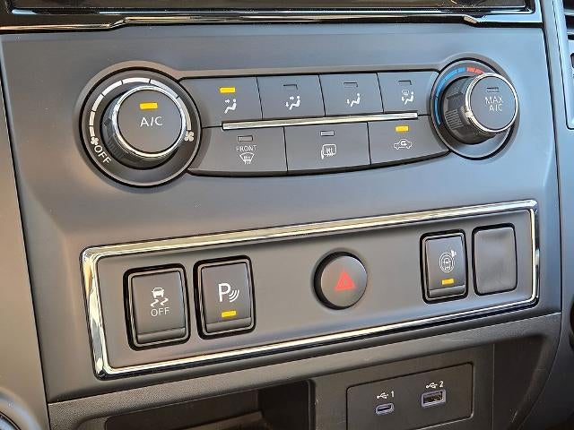 2023 Nissan Titan 4x4 Crew Cab SV