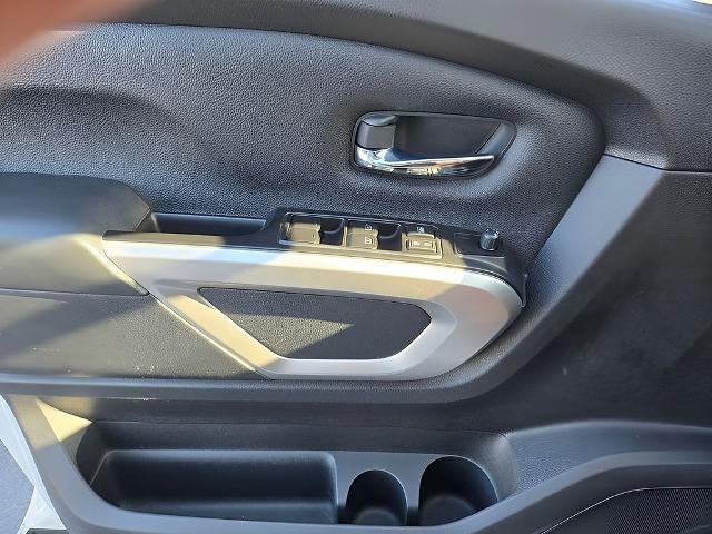 2023 Nissan Titan 4x4 Crew Cab SV