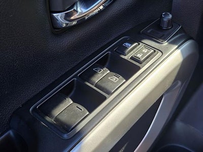 2023 Nissan Titan 4x4 Crew Cab SV