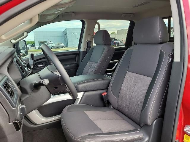 2024 Nissan Titan 4x4 Crew Cab SV