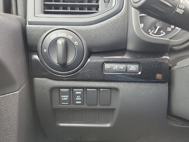 2024 Nissan Titan 4x4 Crew Cab SV