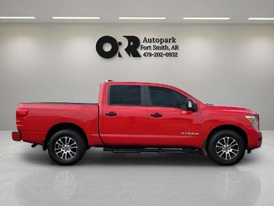 2024 Nissan Titan 4x4 Crew Cab SV