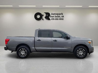 2022 Nissan Titan 4x2 Crew Cab SV