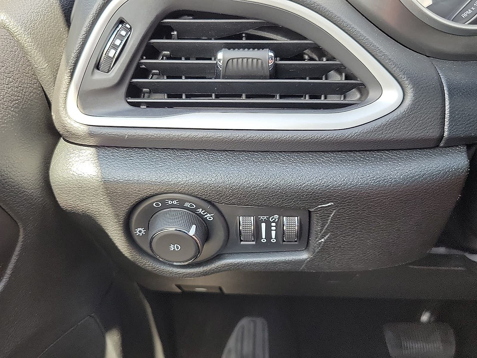 2025 Chrysler Pacifica Select FWD