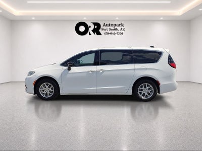2025 Chrysler Pacifica Select FWD