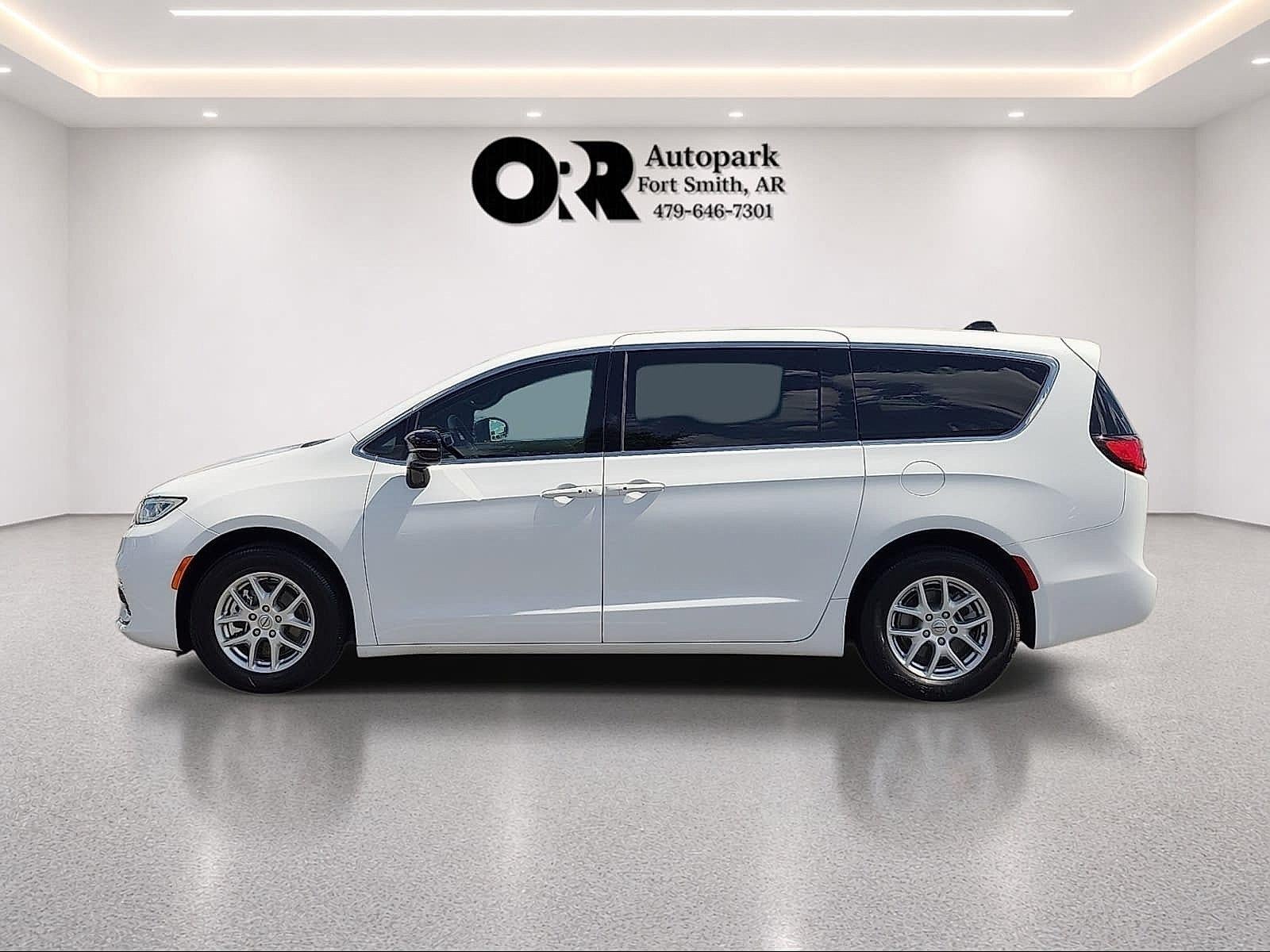 2025 Chrysler Pacifica Select FWD