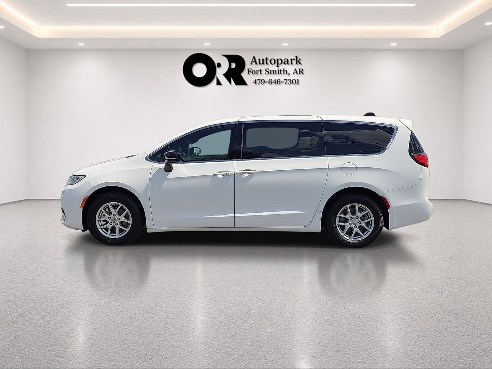 2025 Chrysler Pacifica Select FWD