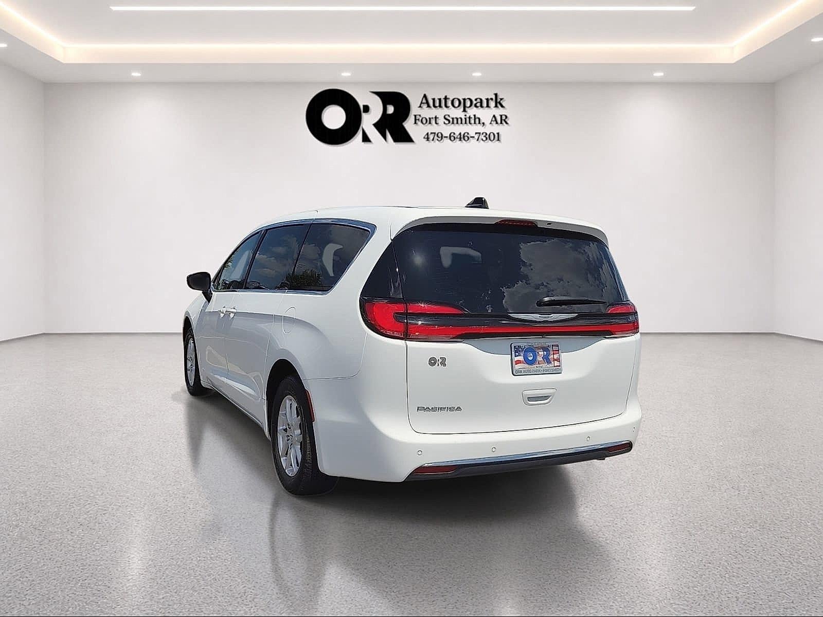 2025 Chrysler Pacifica Select FWD