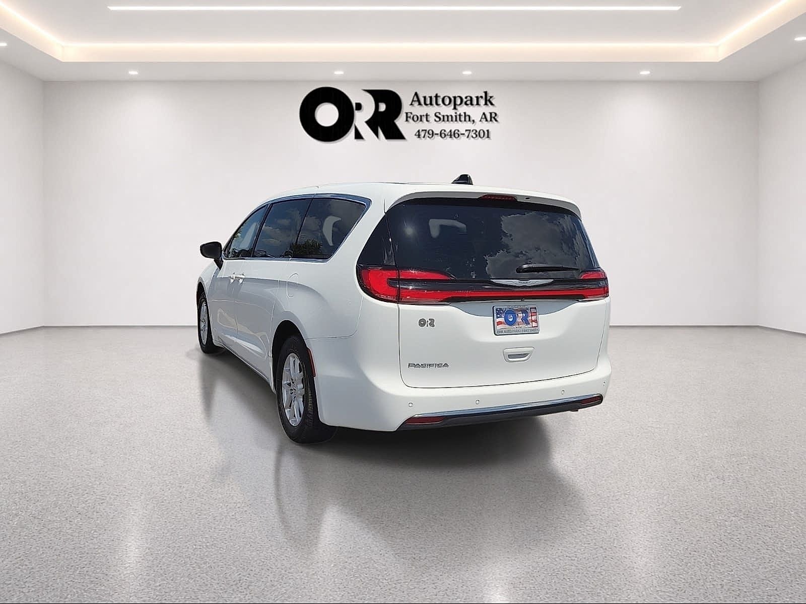 2025 Chrysler Pacifica Select FWD