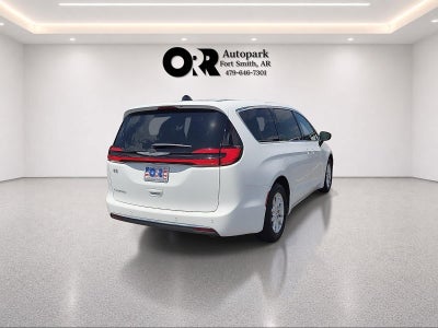 2025 Chrysler Pacifica Select FWD