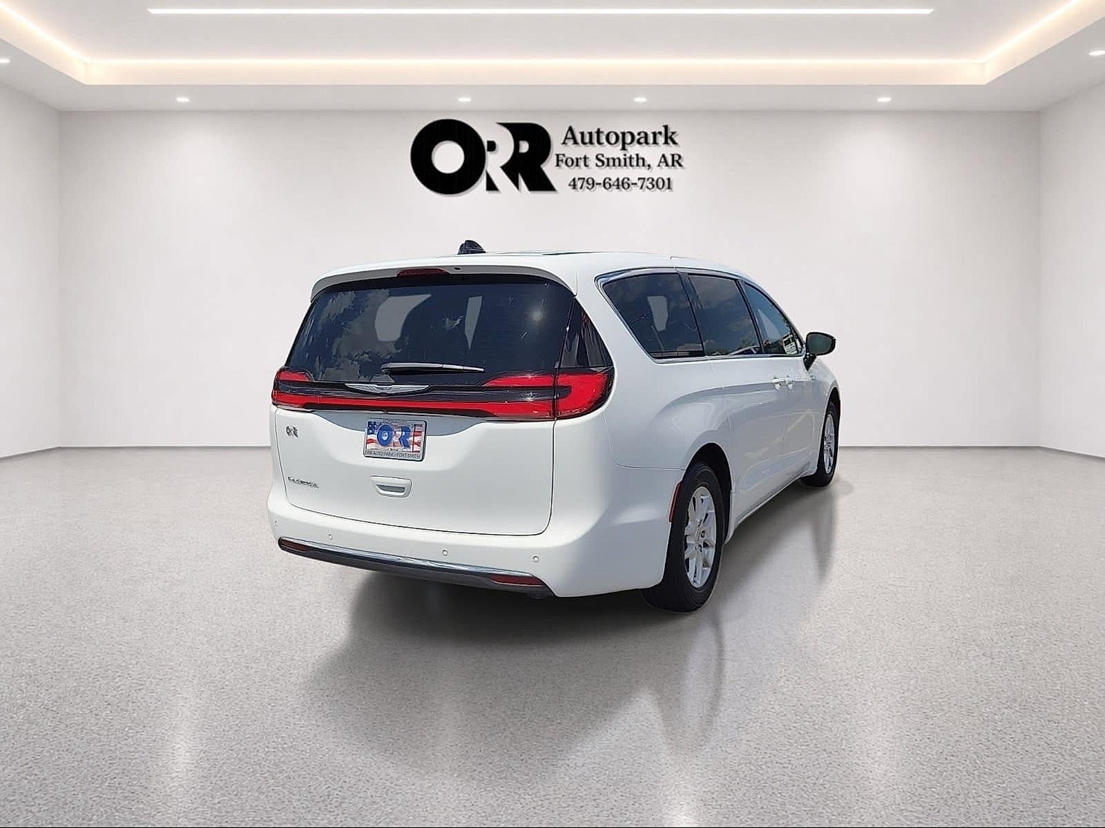 2025 Chrysler Pacifica Select FWD