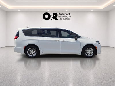 2025 Chrysler Pacifica Select FWD