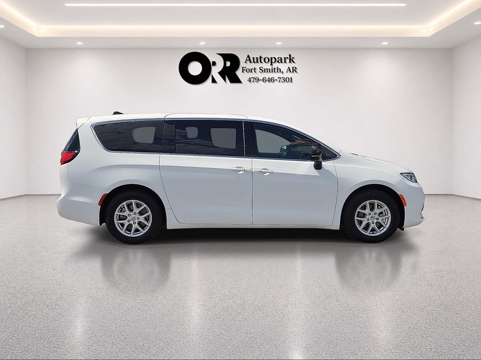 2025 Chrysler Pacifica Select FWD