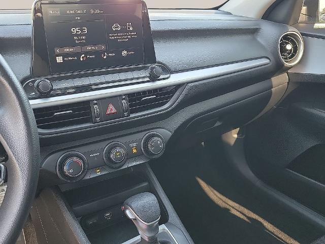 2024 Kia Forte LXS IVT