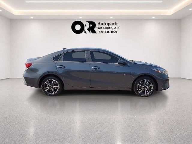 2024 Kia Forte LXS IVT
