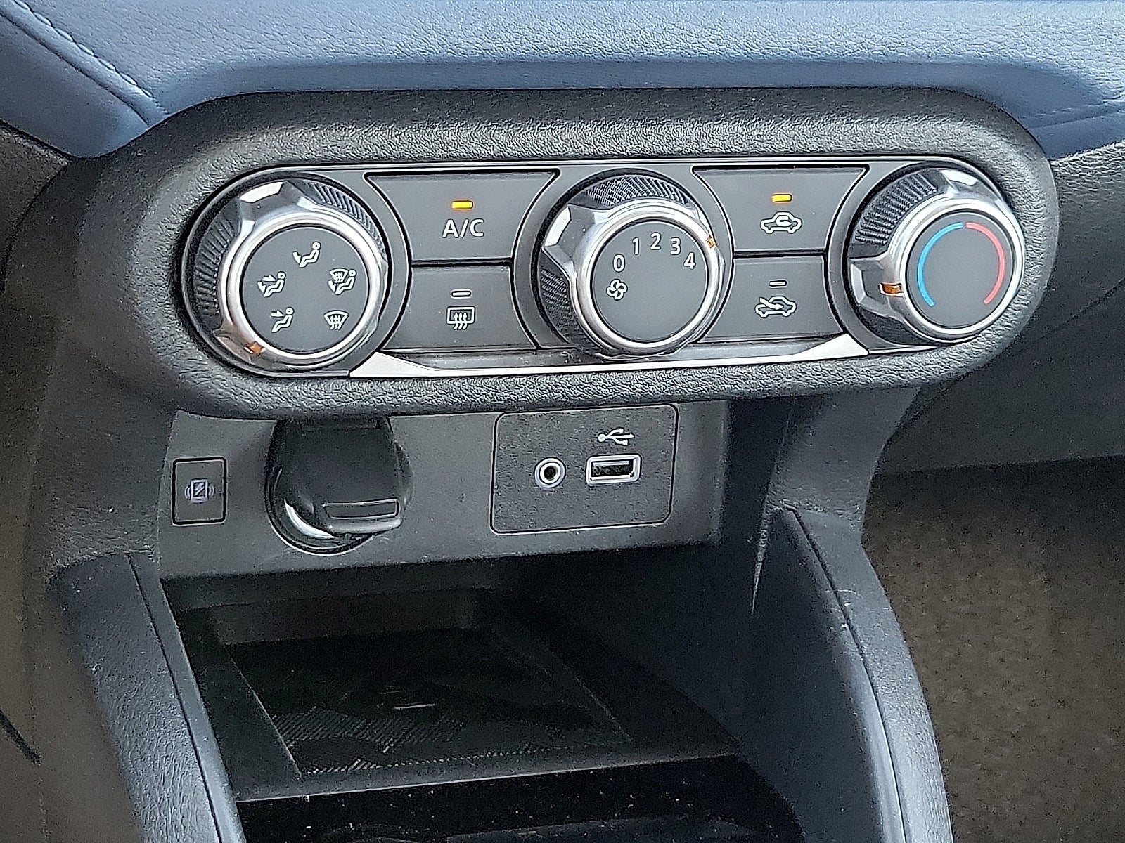 2025 Nissan Versa SV CVT