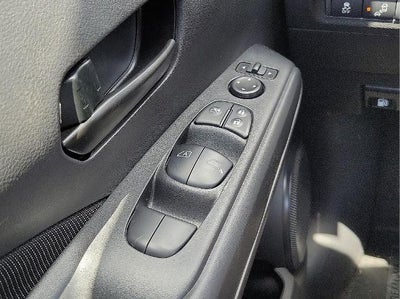 2025 Nissan Kicks Play S FWD