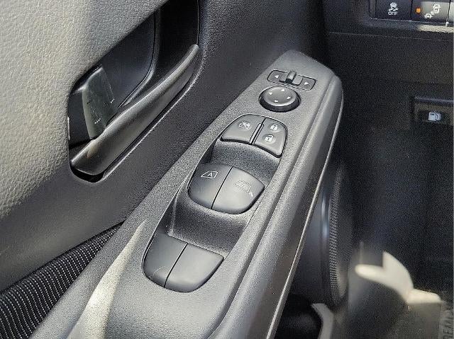 2025 Nissan Kicks Play S FWD