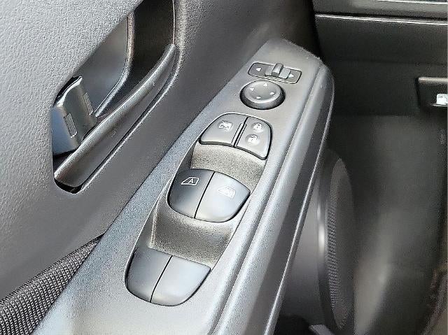 2025 Nissan Kicks Play S FWD