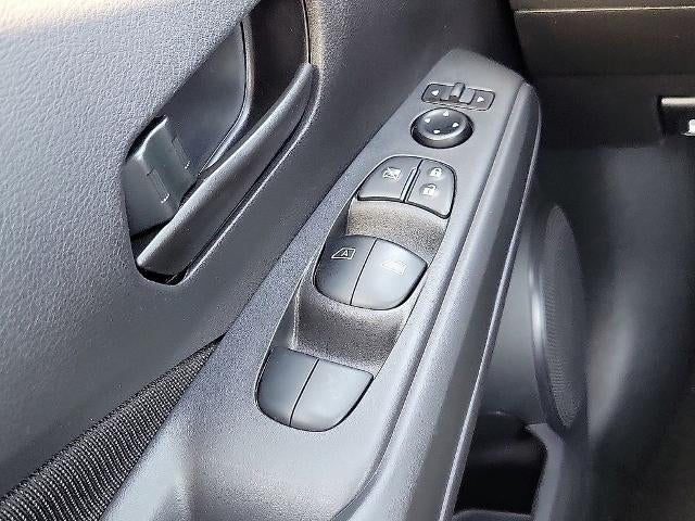 2025 Nissan Kicks Play S FWD