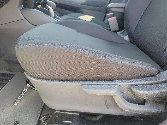 2025 Nissan Kicks Play S FWD