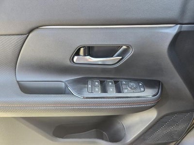 2025 Nissan Kicks SR FWD