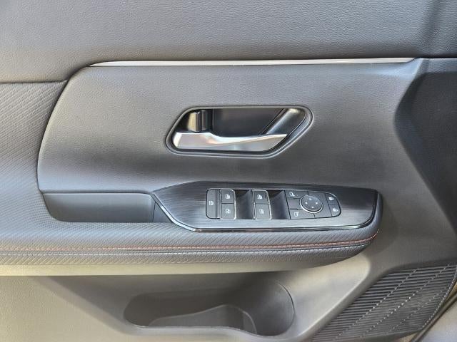 2025 Nissan Kicks SR FWD