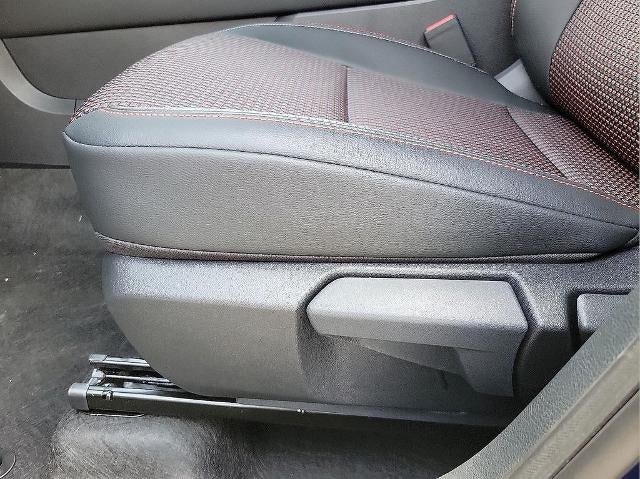 2025 Nissan Kicks SR FWD