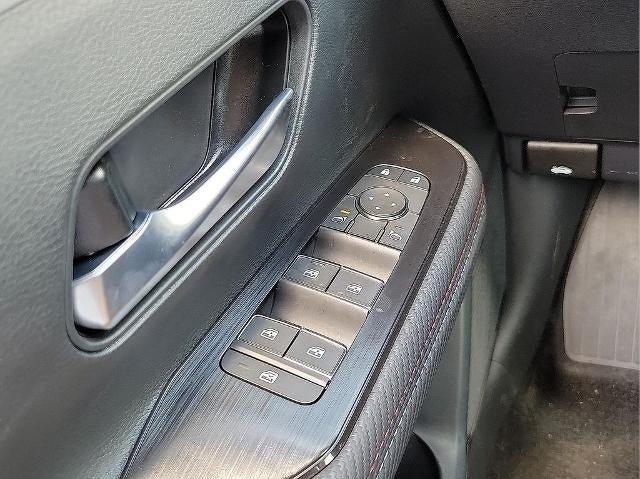 2025 Nissan Kicks SR FWD