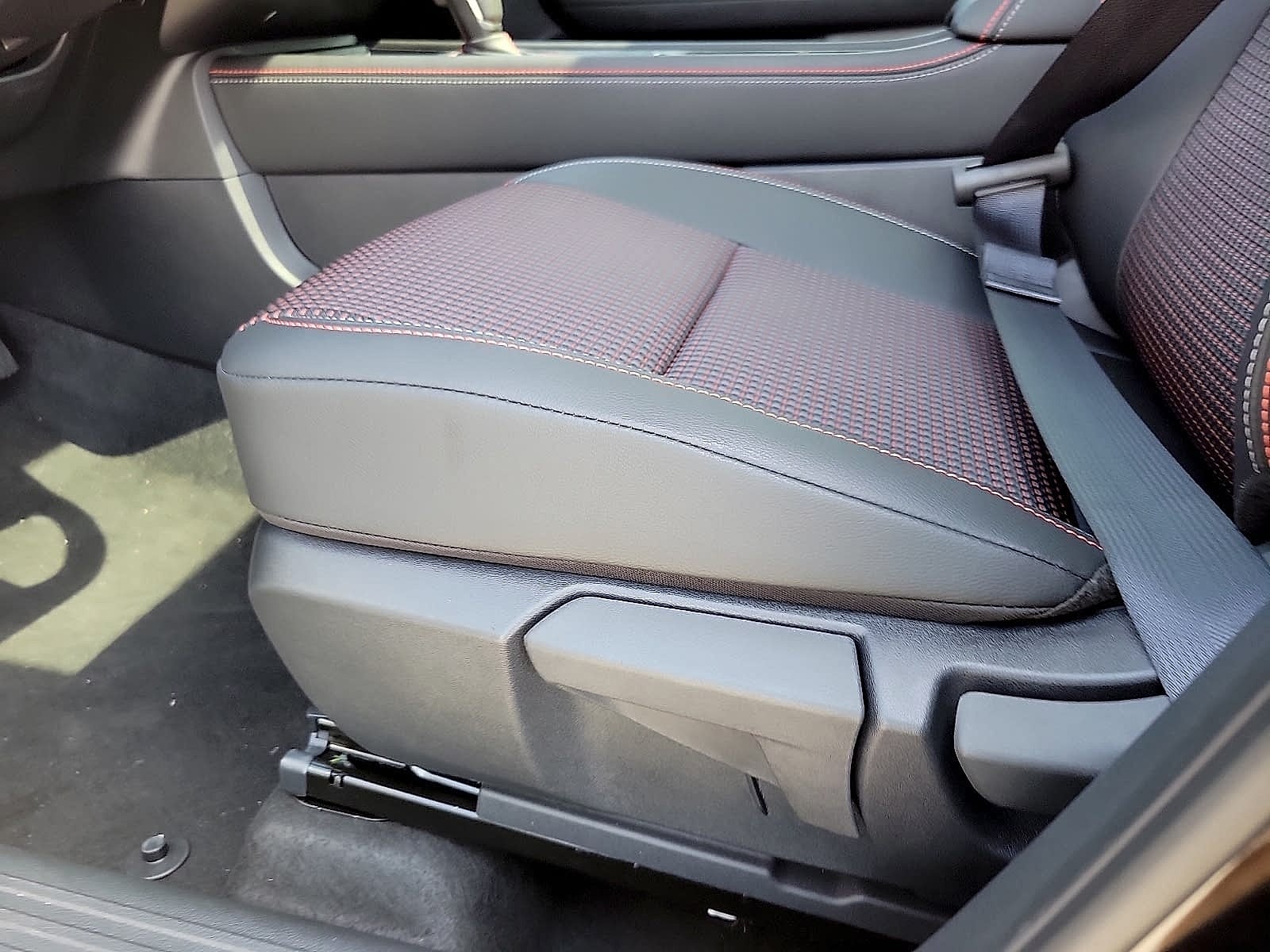 2027 Nissan Kicks SR AWD