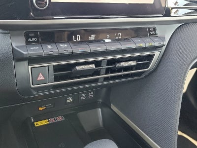 2025 Toyota Camry LE (SE)