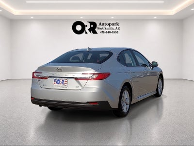 2025 Toyota Camry LE (SE)