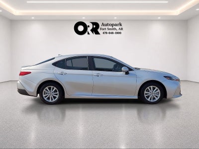 2025 Toyota Camry LE (SE)