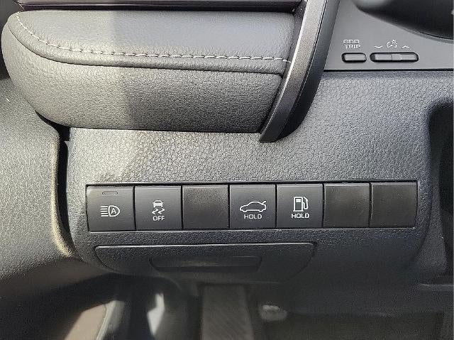 2024 Toyota Camry SE Auto (SE)