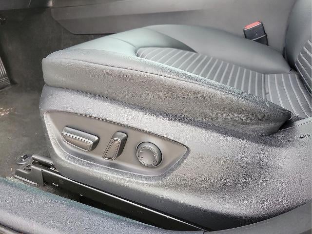 2024 Toyota Camry SE Auto (SE)