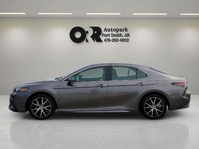 2024 Toyota Camry SE Auto (SE)