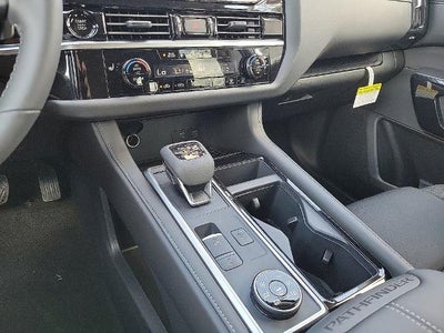 2025 Nissan Pathfinder SV 4WD