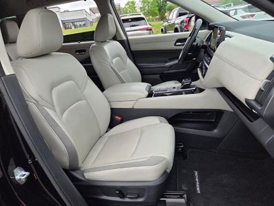 2022 Nissan Pathfinder SL 2WD