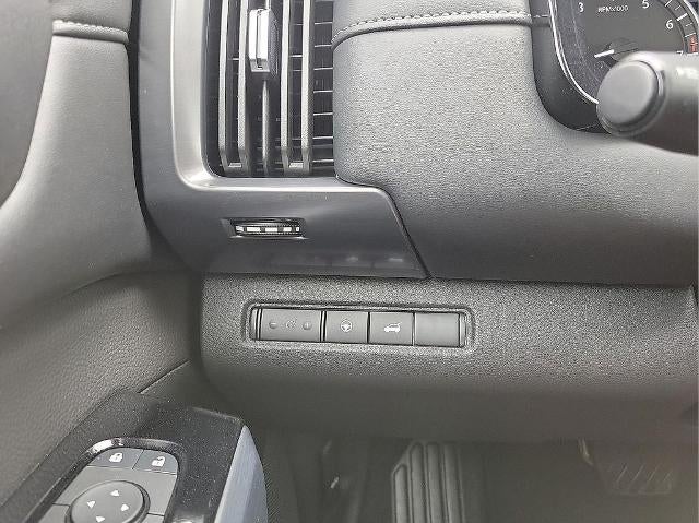 2024 Nissan Pathfinder SL 2WD